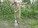 Granny wird im Freien anal gefickt - Omasexpornos.com